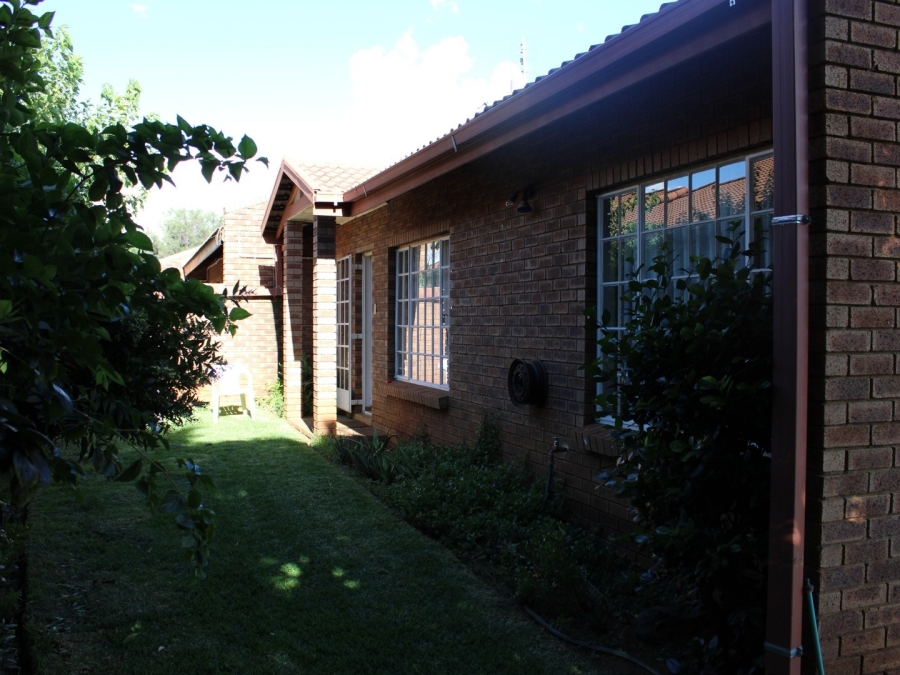 2 Bedroom Property for Sale in Langenhovenpark Free State